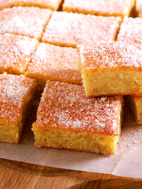 Ein Rührkuchen mit Puderzucker