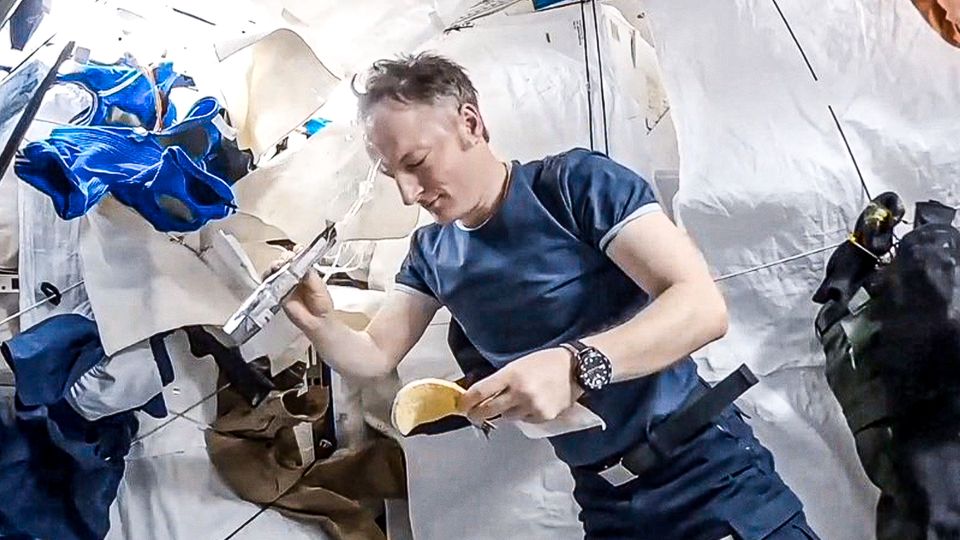 Im Weltall: So machen sich Astronauten bettfertig