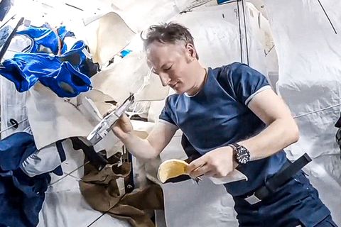 Im Weltall: So machen sich Astronauten bettfertig