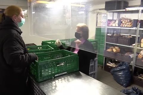 Video: Immer mehr Menschen müssen von den Tafeln unterstützt werden