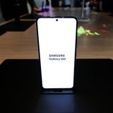 Mobiltelefone: Apple mag die härtesten Smartphone-Fans haben, aber Samsung hat die meisten. Der koreanische Branchenführer wird von 43 Prozent aller Befragten genannt. Das iPhone kommt auf 27 Prozent, der chinesische Hersteller Huawei mit 7 Prozent auf Rang drei.