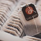 Tee: Die Tee-Fans der Republik teilen sich in zwei Lager: Teekanne oder Meßmer. Zwei Drittel aller Nennungen entfallen allein auf diese zwei Marken, wobei Teekanne knapp vorne liegt.