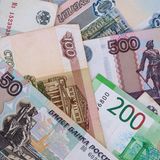 Wie viel Geld fließt für Energielieferungen aus Deutschland nach Russland und in welcher Währung?