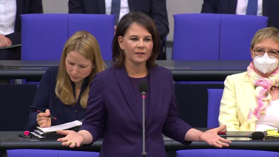 Video: Baerbock: Menschen in der Ukraine sollen in Frieden leben können Video: Baerbock: Menschen in der Ukraine sollen in Frieden leben können