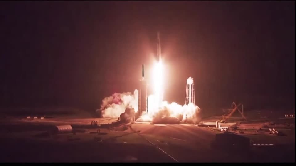 Video: SpaceX-Rakete bringt nächste Crew zur ISS