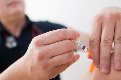 Eine neue Studie gibt Hinweise darauf, dass Antibiotika die Impfwirkung bei Kinder verringern könnte.
