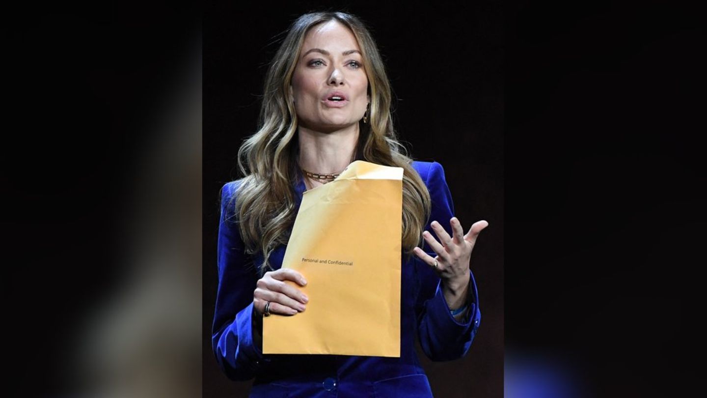 Olivia Wilde erhält Sorgerechtsunterlagen live auf der Bühne | STERN.de