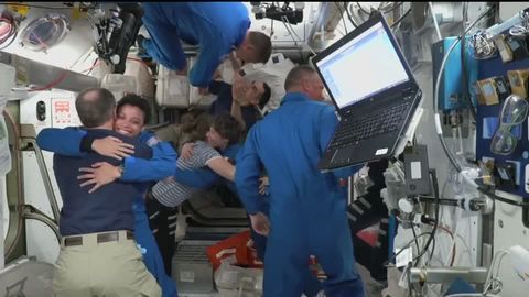 Deutscher Astronaut Maurer nach ISS-Einsatz mit Raumkapsel im Meer gelandet
