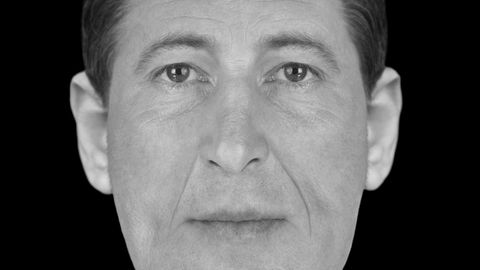 Einer fotografischen Gesichtsrekonstruktion zufolge dürfte der 1994 bei Helgoland gefundene unbekannte Tote zu Lebzeiten so ausgesehen haben