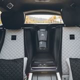 Klassiker: Der Kühlschrank zwischen den Rücksitzen im Brabus 900 GLS Maybach