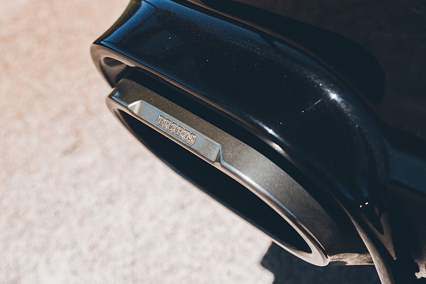 Die Auspuffanlage im Brabus 900 GLS Maybach lässt sich auch ruhig stellen