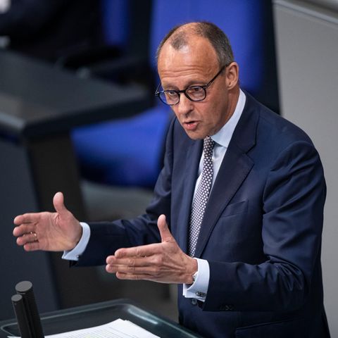 Friedrich Merz hält eine Rede im Deutschen Bundestag.