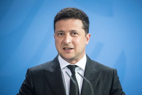Faktencheck: Fake-Video zeigt Kokain auf Selenskyjs Schreibtisch