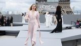 Als Model blieb sie weiter begehrt: Im Oktober 2021 lief Amber Heard auf der Paris Fashion Week über den Laufsteg.