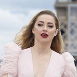 Als Model blieb sie weiter begehrt: Im Oktober 2021 lief Amber Heard auf der Paris Fashion Week über den Laufsteg.