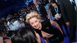 Noch bevor er in die amerikanischen Kinos kam, wurde "Aquaman" in China gezeigt. Amber Heard kam zur Premiere nach Peking - und warb mit einem bauchfreien Kleid für den Film.