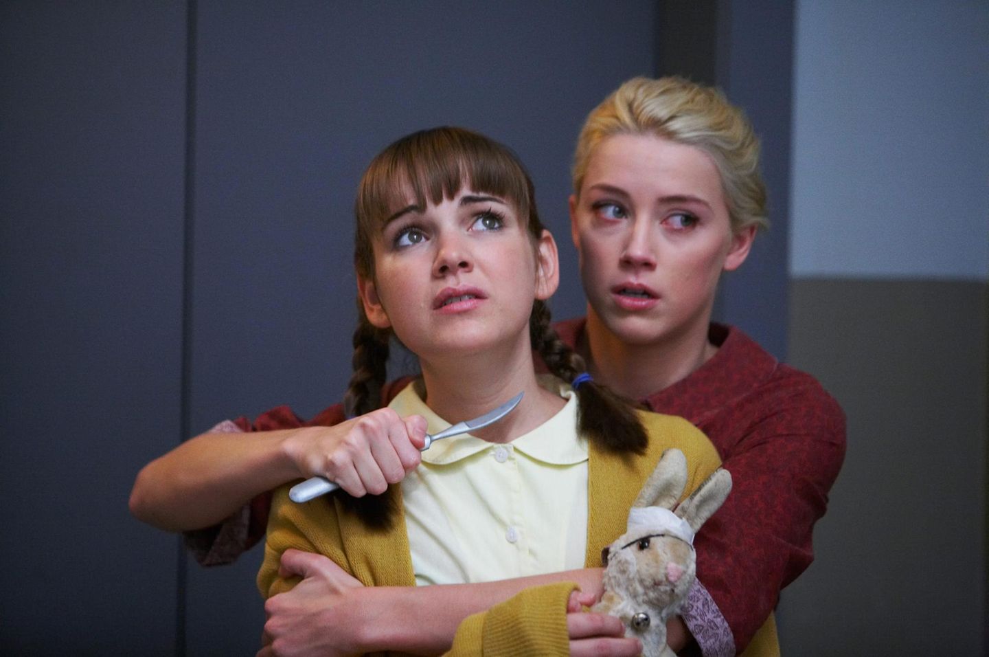 Ihre Auftritte in dem Horrorthriller "Stepfather" und der Horrorkomödie "Zombieland" (beide 2009) brachten ihr das Image als Scream-Queen ein - das sie mit der Hauptrolle in John Carpenters "The Ward" (2010, Foto) weiter bestätigte.