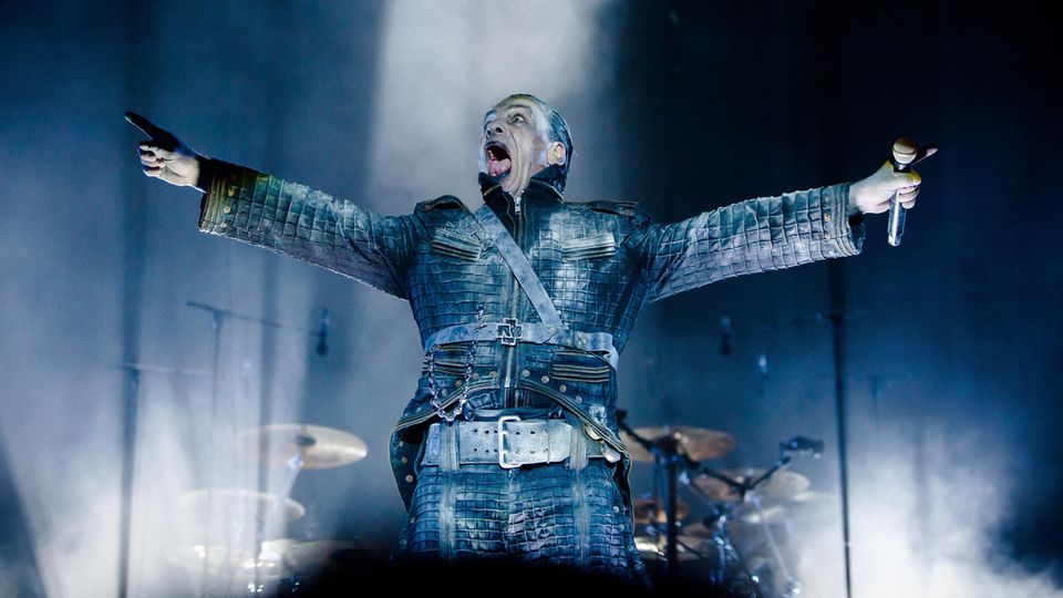 Rammstein-Frontmann Till Lindemann bei einem Konzert der Band 2016 in Dänemark