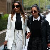 Es ist auch für sie ein schwerer Tag: Sichtlich berührt verlässt Lilian de Carvalho Monteiro den Southwark Crown Court in London und wird dabei von einer Begleiterin an der Hand gehalten. Ihr Lebensgefährte Boris Becker wurde soeben wegen Insolvenzverschleppung zu einer Haftstrafe von zwei Jahren und sechs Monaten verurteilt.