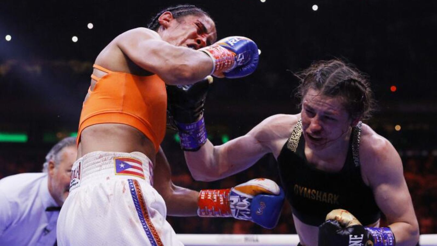 Fast 20.000 Zuschauer im Madison Square Garden sahen einen äußerst intensiven Kampf. Hier kassiert Serrano einen rechten Haken der Titelverteidigerin.