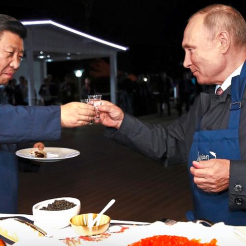 Der chinesische Staatspräsident Xi Jinping und der russische Präsident Wladimir Putin