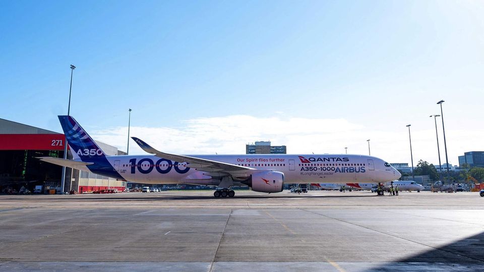 Airbus A350-1000 Airbus A350-1000