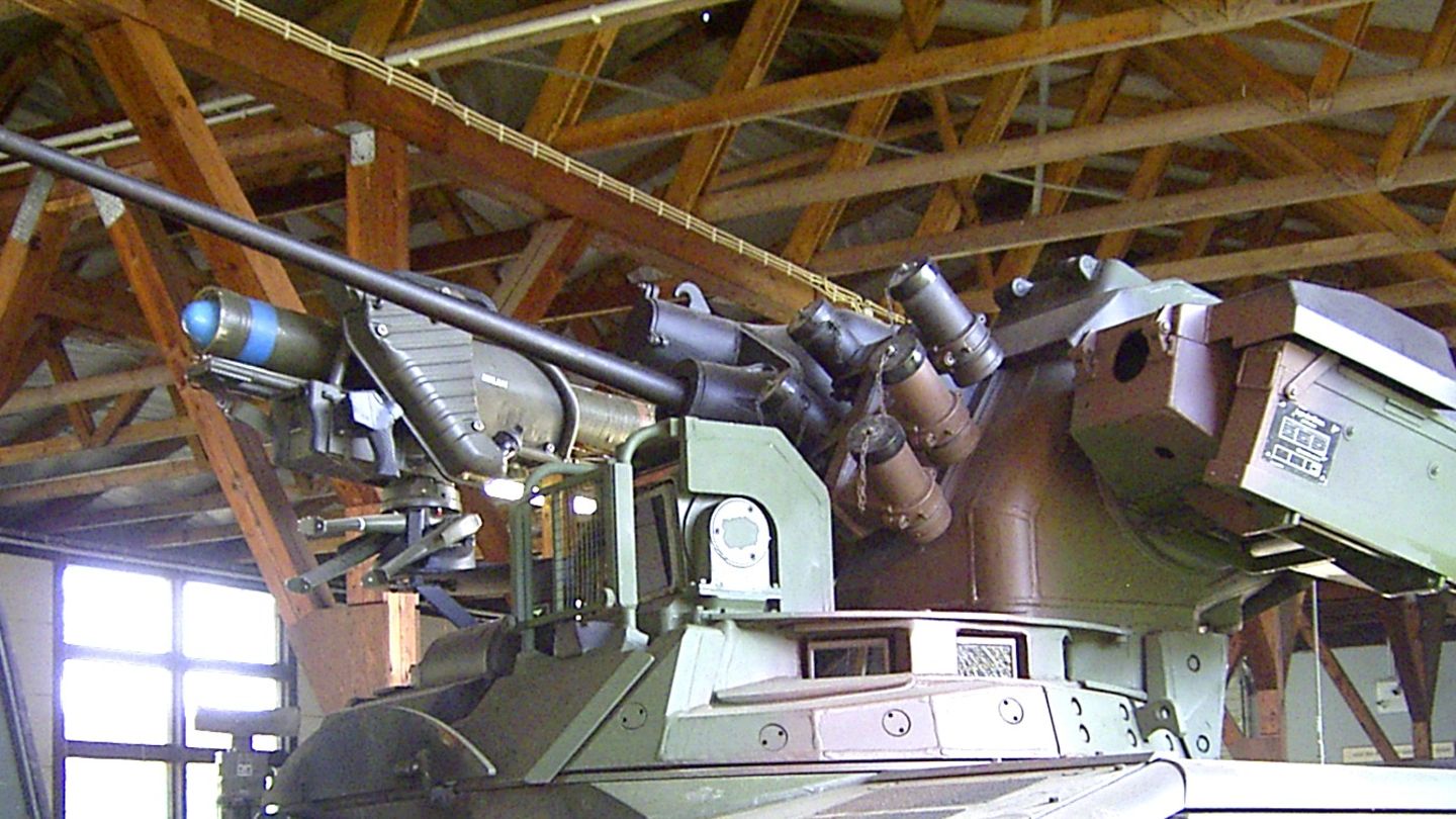 Blick auf den Turm des Marders mit der MK 20 Rh 202. 