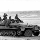 Die Modelle des zweiten Weltkriegs sind eher umgerüstete  Schlepper als eigenständige Panzerfahrzeuge-