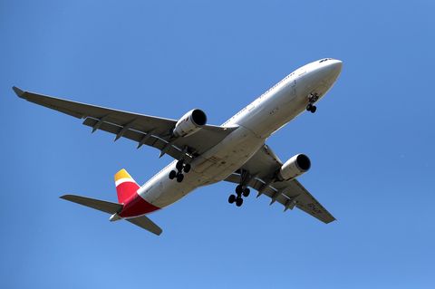 Pilot verlässt sein Flugzeug wegen der Geburt seiner Tochter