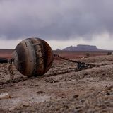 ... und diese Boje liegen schon lange auf dem Trockenen.