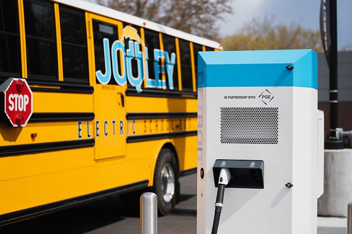 Saf-T-Liner C2 Electric Bus „Jouley“