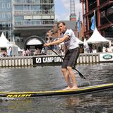 Götz Otto engagiert sich regelmäßig für charitative Zwecke. 2013 sammelte er im Rahmen des Projekts "365 Tage – und jeder einzelne zählt!" für die Deutsche Kinderkrebsstiftung. Im gleichen Jahr paddelte er in der Hamburger Hafencity für einen guten Zweck. 2018 erspielte er beim "Wer wird Millionär? Prominenten-Special" 32.000 Euro. 