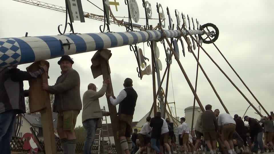 Video: Bayerische Tradition - Maibaumaufstellen 2022 in Germerswang Video: Bayerische Tradition - Maibaumaufstellen 2022 in Germerswang