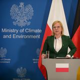Polen fordert bereits seit Längerem einen sofortigen Importstopp. "Nun ist die Stunde für ein Ölembargo gekommen", sagte Umwelt- und Klimaministerin Anna Moskwa in Brüssel. "Gas ist dann der zweite Schritt." Polen gilt in der Frage eines Energieembargos als der engste Verbündete der Ukraine.