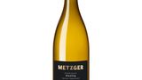 Welcher Wein? Grafenstück Riesling Terroir Selection von Metzger  Was kostet er? 7,95 Euro  Wie schmeckt er? Die Trauben für diesen Riesling sind auf Kalkböden gewachsen und wurden eigens für diesen Wein selektiert. Herausgekommen ist eine intensive Aromabombe mit einer milden Säure und einer charakteristischen Mineralität. Der Abgang ist sehr lang und hocharomatisch.   Wer steckt dahinter? Uli Metzger aus Asselheim in der Nordpfalz hat seinen Namen gekonnt vermarktet: er vertreibt seine Weine wie Steaks und zerlegt die Produktion in A-B-C-Weine und sogar in "Dry Aged". Mittlerweile mischt auch schon die Tochter Lea Metzger im Familienbetrieb mit und macht hervorragende Weine.