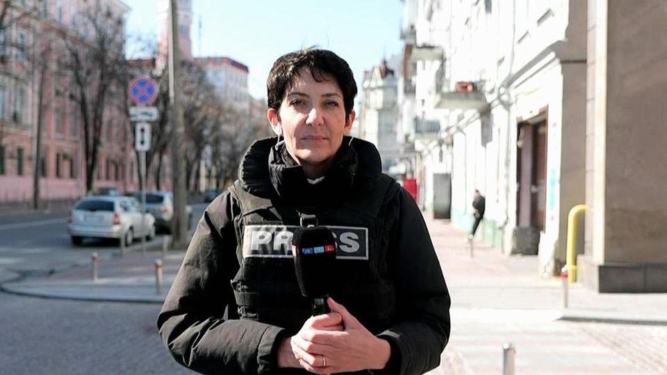 Kavita Sharma, die RTL-Reporterin berichtet aus Kiew in der Ukraine