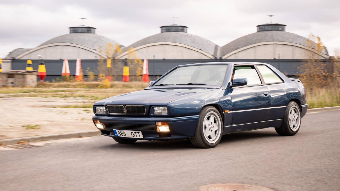 Der Maserati Ghibli war für den Hersteller kein großer Erfolg: Er wurde nur knapp über 2.000 Mal gebaut. Die ersten Modelle sind nun offiziell Oldtimer.
