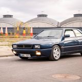 Der Maserati Ghibli war für den Hersteller kein großer Erfolg: Er wurde nur knapp über 2.000 Mal gebaut. Die ersten Modelle sind nun offiziell Oldtimer.