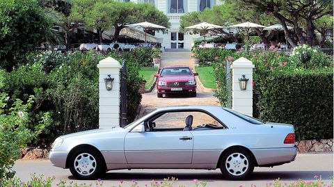 So stellte man sich die Wünsche der Kundschaft des Mercedes SEC vor: Üppiger Luxus, ausladende Formen, keine Zurückhaltung. Das S-Klasse-Coupé wurde 1992 vorgestellt.