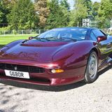 Elegant, flach und mit viel Prestige: Der XJ220 von Jaguar wird dieses Jahr 30 Jahre alt.