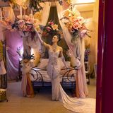 Im Inneren erwartet die Gäste unter anderem ein Himmelbett.