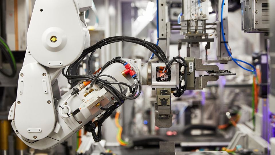 Apple-Erfindung: Recycling-Roboter zerlegt iPhones in Einzelteile Apple-Erfindung: Recycling-Roboter zerlegt iPhones in Einzelteile