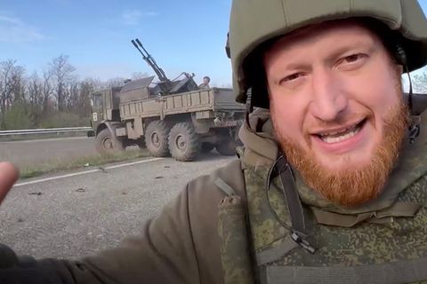 Ukraine-Krieg: Angeblich live vom Gefecht: Russischer Reporter inszeniert Angriff für TV-Bericht