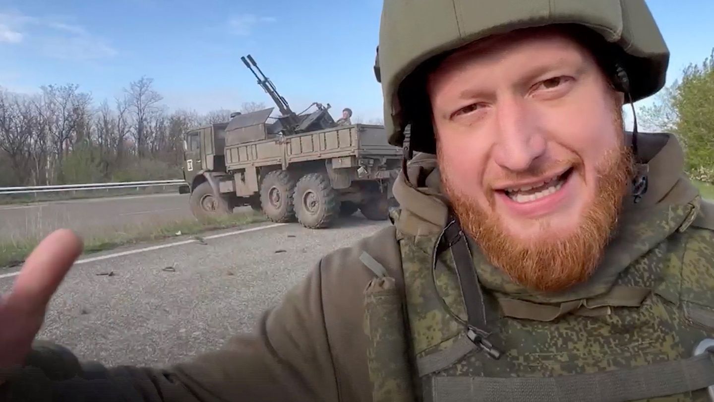 War in Ukraine: Russian reporter stages attack for TV report