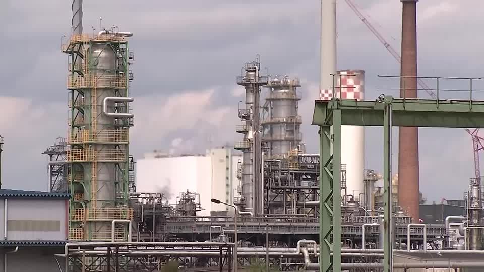 Video: Ungewisse Zukunft für Schwedt Video: Ungewisse Zukunft für Schwedt