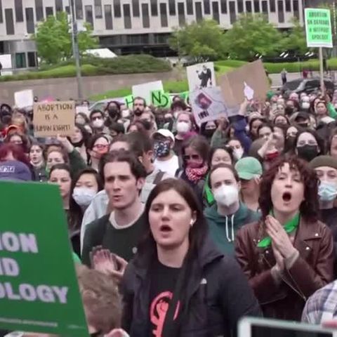Abtreibungsgesetze: Urteilsentwurf des US-Supreme Courts löst in den USA Proteste aus