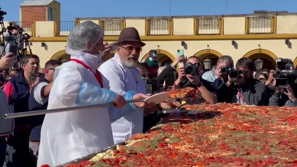 Video: Weltrekord-Schnitzel in Argentinien Video: Weltrekord-Schnitzel in Argentinien