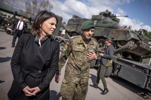 Bundesaußenministerin Annalena Baerbock beim Besuch der Nato-Einsatzgruppe in Rukla, Litauen