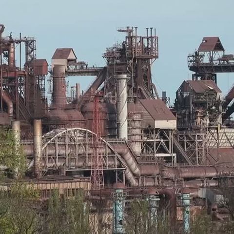 Krieg in der Ukraine: Für Zivilisten im Stahlwerk von Mariupol: Russland sagt neue Fluchtkorridore zu