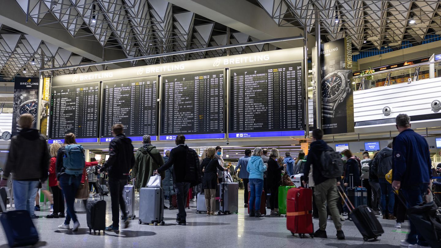 Flugpassagiere am Frankfurter Flughafen